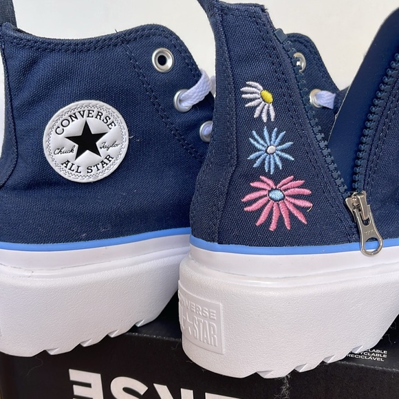 Converse WMNS CTAS A06342C
CTAS LUGGED LIFT H NAVY/LT BLUE /WHITE
Platform Snkrs - Picture 15 of 16